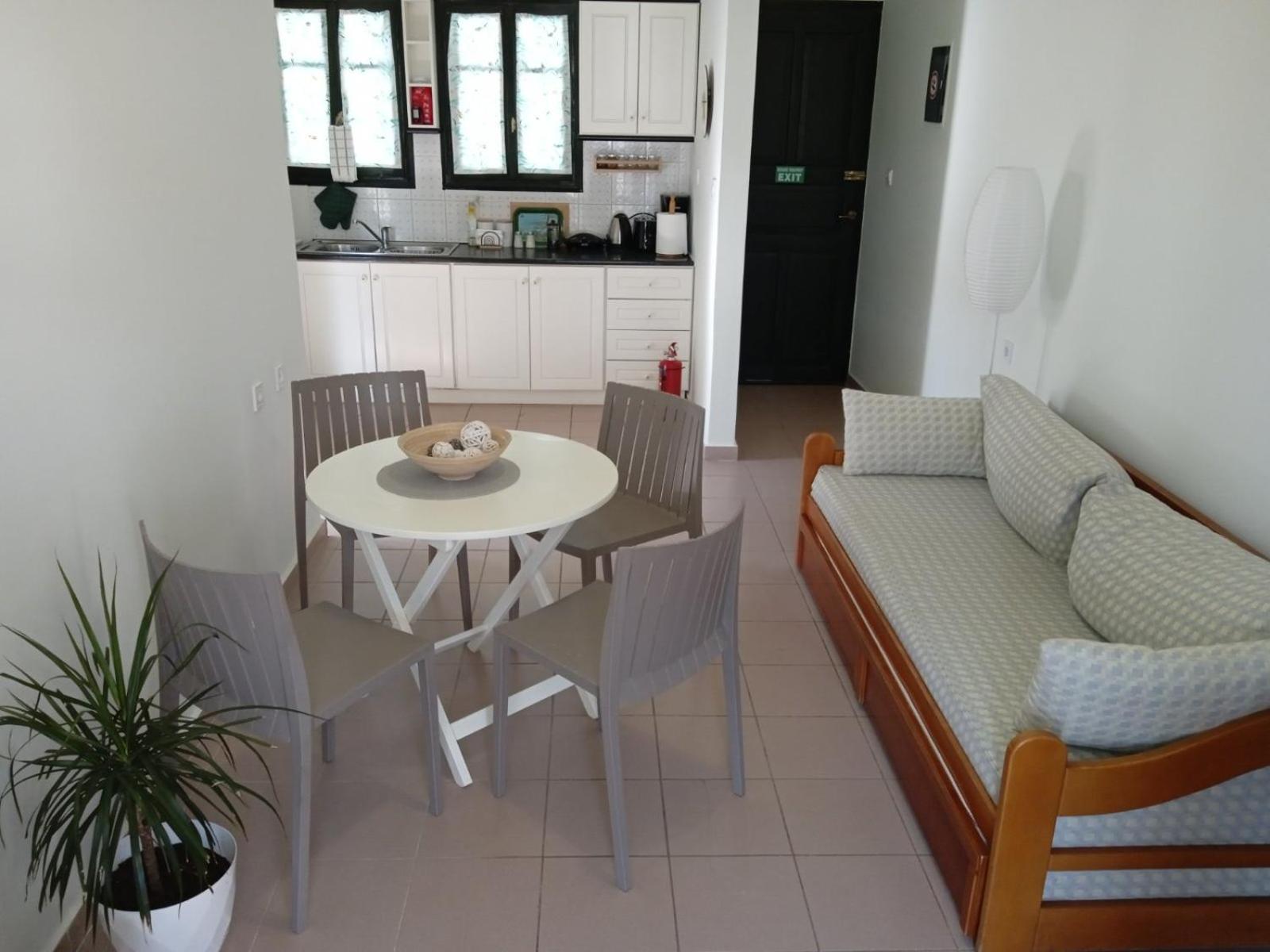 Phoeve Apt-Lovely 1-Br Rental Near The Beach Kalathas Luaran gambar